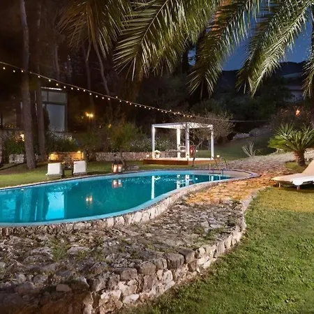 Gr Luxury * Salakos
